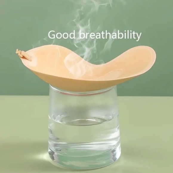 Pair of Invisible Strapless Bras , Self-Adhesive Backless Reusable Push-up Bras - Picture 4 of 10